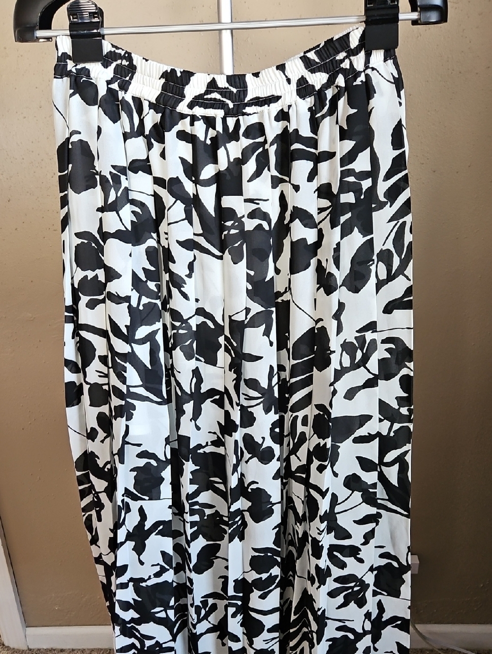 Women's Black & White Pleated  Floral Maxi Skirt